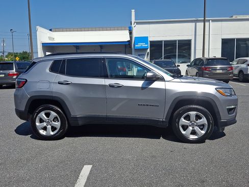 Used 2021 Jeep Compass Latitude AWD/4WD image 7