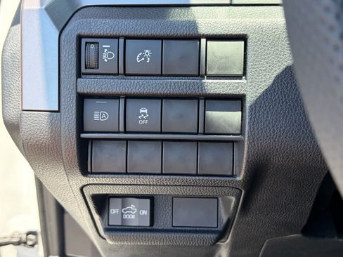 Used 2025 Toyota Tacoma SR5 AWD/4WD image 8