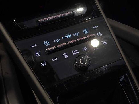 Used 2024 Porsche Cayenne image 28