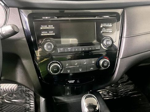 Used 2017 Nissan Rogue S w/ Appearance Package image 6