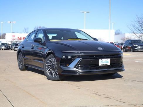 New 2026 Hyundai Sonata Limited FWD image 2
