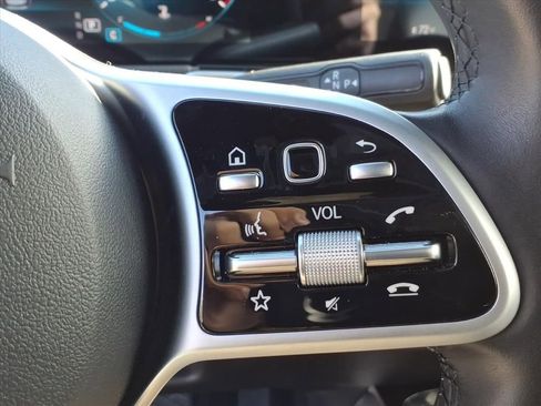 Used 2021 Mercedes-Benz GLB 250 4MATIC image 21