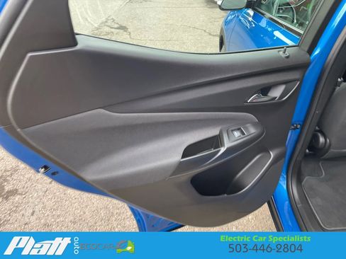 Used 2023 Chevrolet Bolt EUV LT image 36