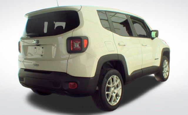 Used 2023 Jeep Renegade Latitude AWD/4WD image 2