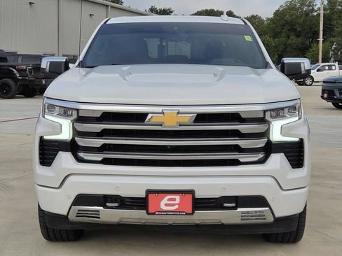 Used 2023 Chevrolet Silverado 1500 High Country w/ High Country Premium Package AWD/4WD image 2
