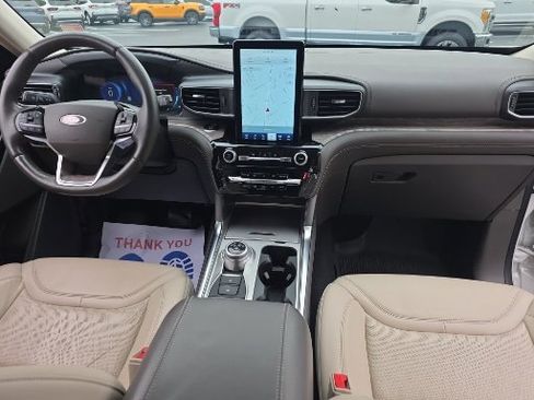 Certified 2021 Ford Explorer Platinum w/ Equipment Group 601A image 2