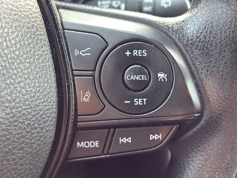 Used 2022 Toyota RAV4 XLE AWD/4WD image 37