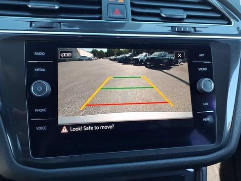 Used 2022 Volkswagen Tiguan SE AWD/4WD image 22