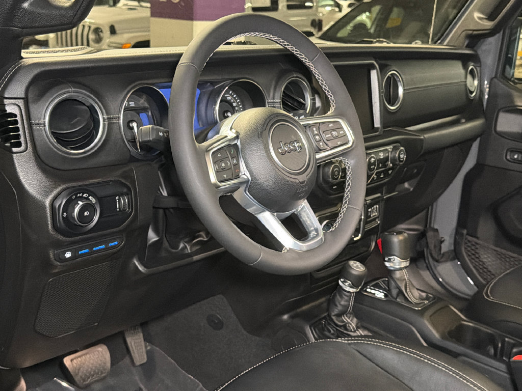 Used 2023 Jeep Wrangler Unlimited Sahara w/ Cold Weather Group AWD/4WD image 19