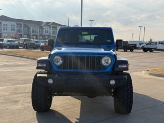 Used 2025 Jeep Wrangler Sport video 2