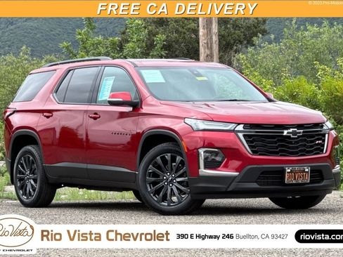 Used 2023 Chevrolet Traverse RS FWD image 1