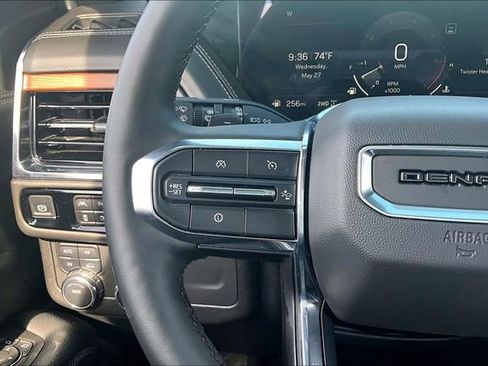 Used 2025 GMC Yukon XL Denali AWD/4WD image 11