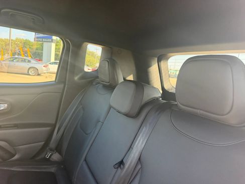 Used 2020 Jeep Renegade Altitude AWD/4WD image 38