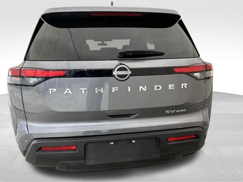 Used 2024 Nissan Pathfinder SV image 4