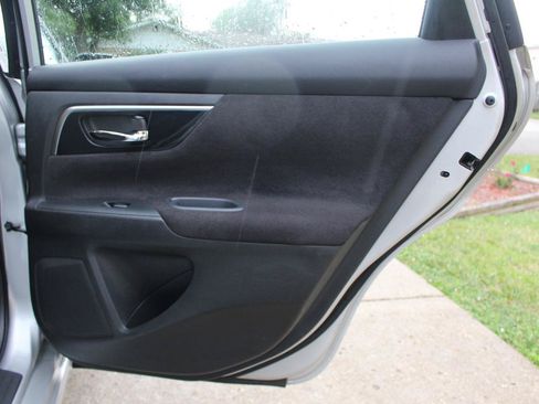 Used 2013 Nissan Altima 2.5 SV FWD image 31