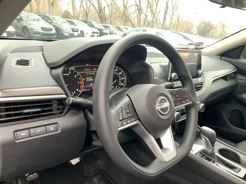 Used 2025 Nissan Altima 2.5 SV image 35
