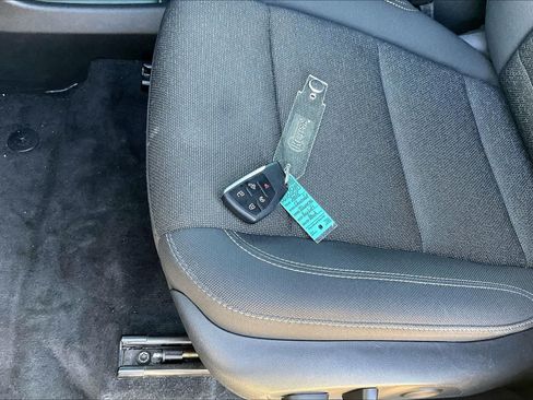 Used 2025 Chevrolet Traverse LT AWD/4WD image 17