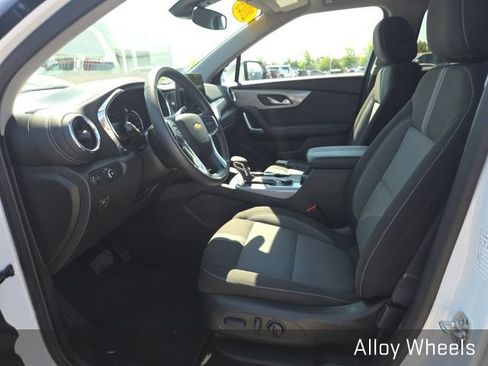 Used 2025 Chevrolet Blazer LT FWD image 9