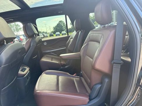 Used 2025 Lincoln Navigator Reserve AWD/4WD image 32