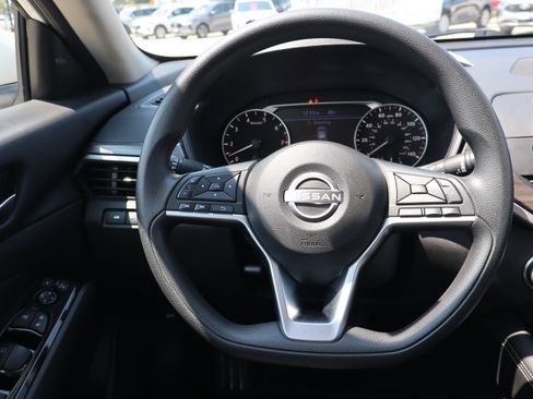 Used 2023 Nissan Altima 2.5 SV AWD/4WD image 14