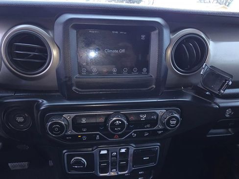 Used 2018 Jeep Wrangler Unlimited Sport S AWD/4WD image 21