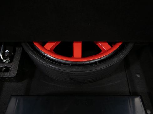 Certified 2024 Porsche Macan image 33