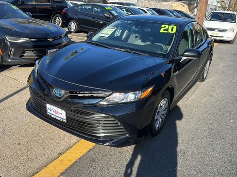 Used 2020 Toyota Camry LE image 2
