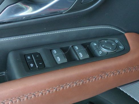 Used 2023 GMC Yukon XL Denali Ultimate AWD/4WD image 11