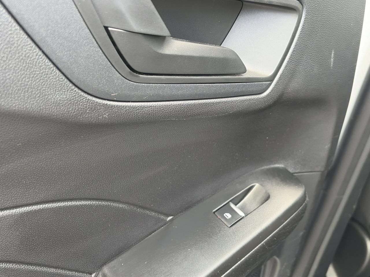 Used 2022 Ford Escape SE w/ SE Sport Appearance Package FWD image 17