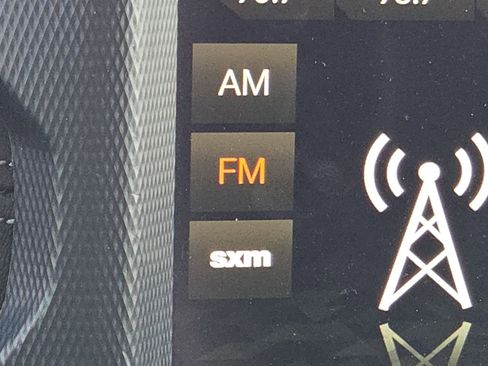 Used 2018 Jeep Wrangler Unlimited Sahara image 29