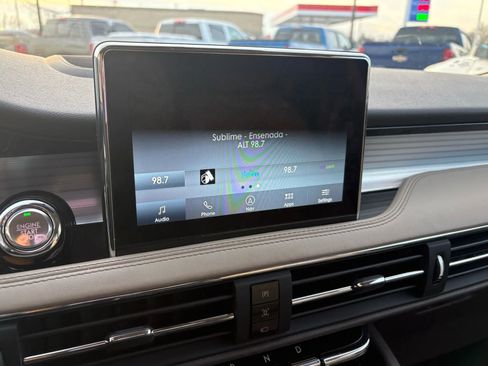 Used 2020 Lincoln Corsair Sport Utility 4D w/ Equipment Group 101A image 14