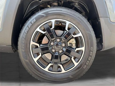 Used 2023 Jeep Renegade Latitude AWD/4WD image 11