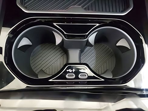 Used 2025 BMW 530i w/ Premium Package image 18