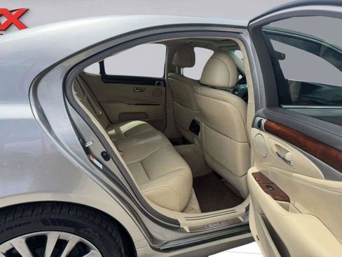 Used 2016 Lexus LS 460 w/ Comfort Package RWD image 46