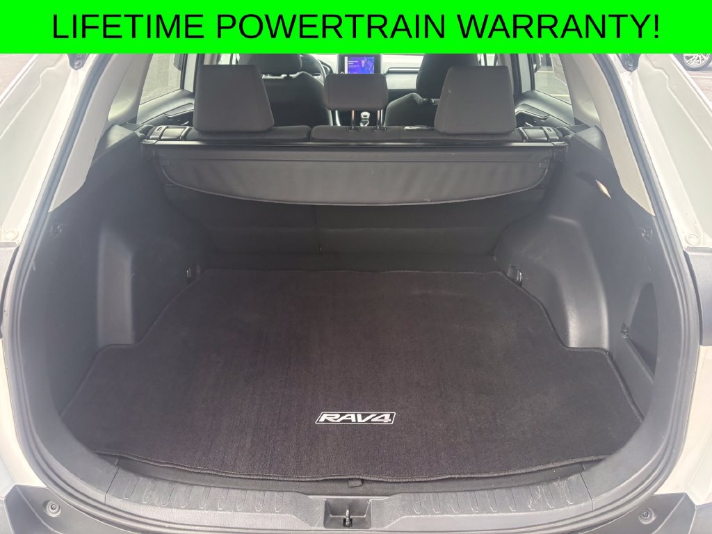 Used 2024 Toyota RAV4 XLE AWD/4WD image 15