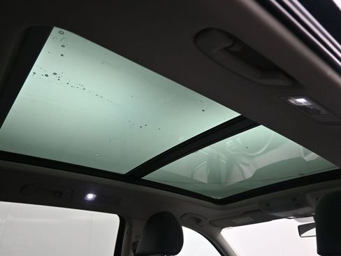 Used 2019 Volkswagen Tiguan SEL image 45