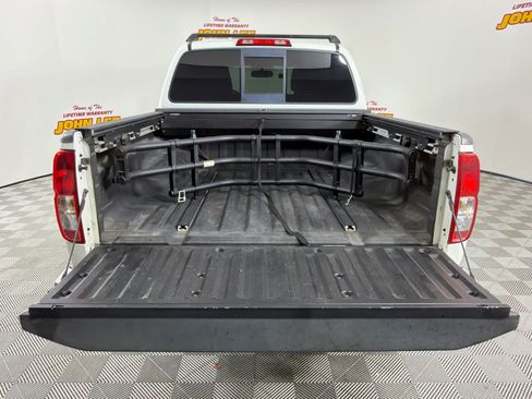 Used 2015 Nissan Frontier SL w/ Moonroof Package RWD image 5
