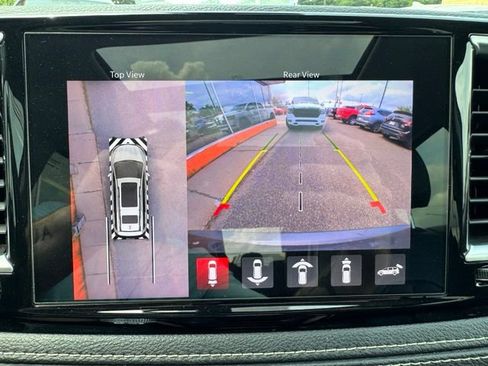 Used 2021 Chrysler Pacifica Limited w/ Uconnect Theater Family Group FWD image 22