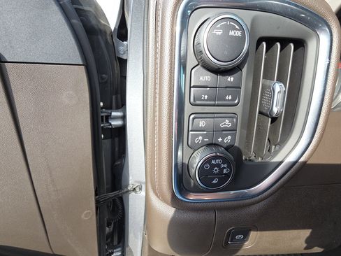 Used 2022 Chevrolet Silverado 1500 LTZ w/ Z71 Off-Road Package image 21