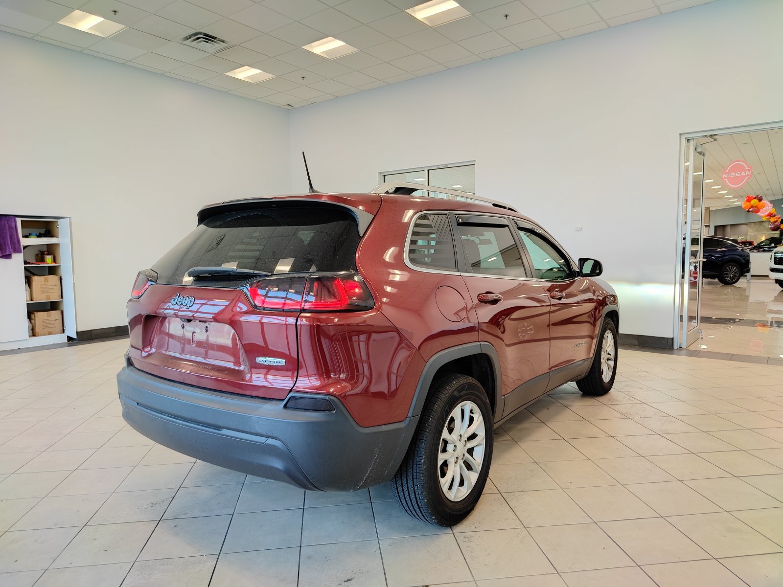 Used 2019 Jeep Cherokee Latitude w/ Cold Weather Group FWD image 3