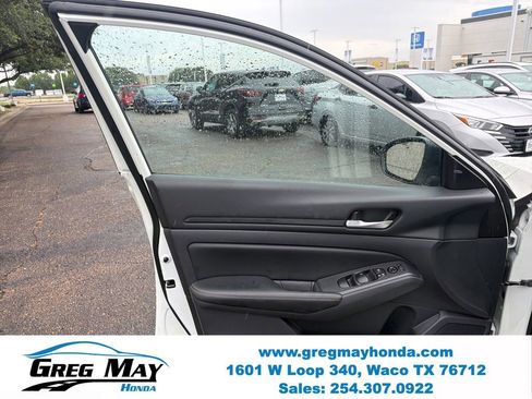 Used 2025 Nissan Altima 2.5 SV FWD image 9
