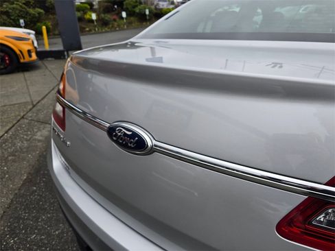 Used 2013 Ford Taurus SEL image 17
