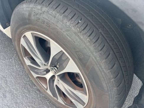 Used 2021 Toyota Highlander XLE image 7