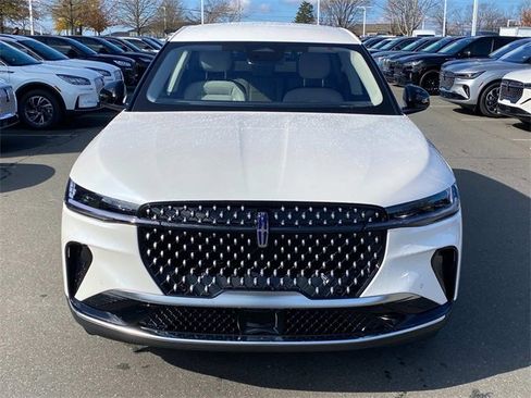 New 2026 Lincoln Nautilus Premier image 2