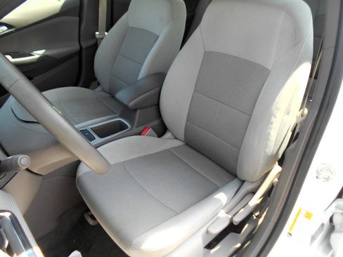 Used 2018 Chevrolet Cruze LS FWD image 10