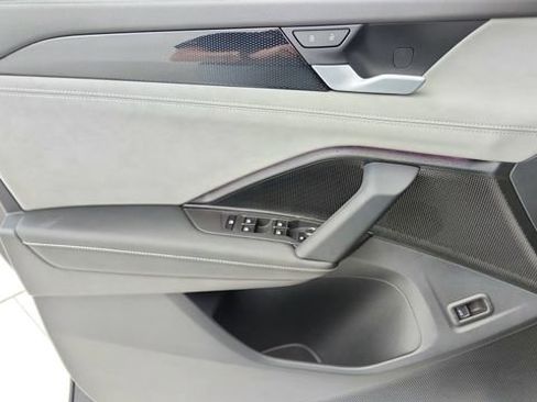 Used 2025 Volkswagen Tiguan SE R-Line image 34