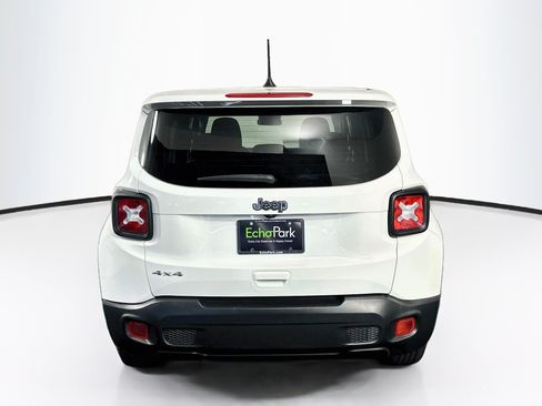 Used 2023 Jeep Renegade Latitude AWD/4WD image 7