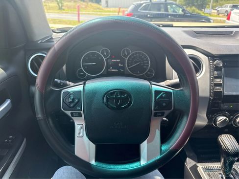Used 2017 Toyota Tundra SR5 w/ SR5 Upgrade Package RWD image 17