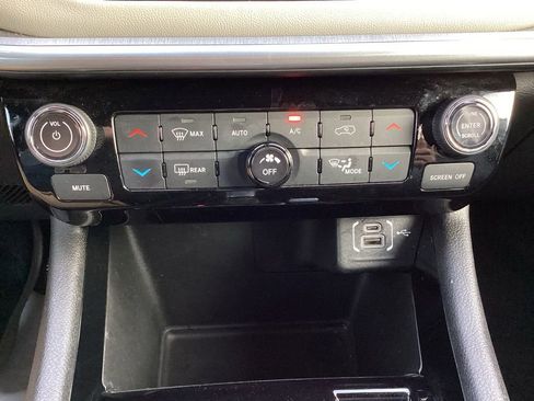 Used 2025 Jeep Compass Limited AWD/4WD image 21