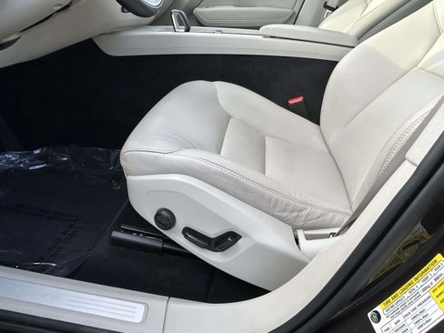 Certified 2023 Volvo XC60 B5 Plus w/ Climate Package image 19